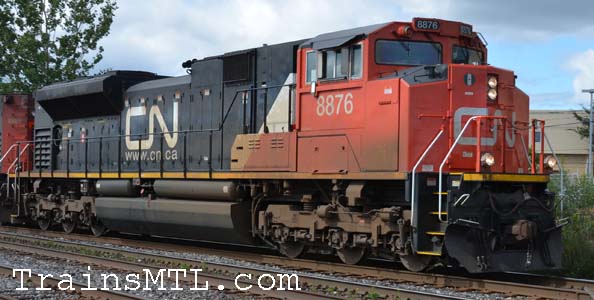 Locomotive CN8876 right side / coté droit